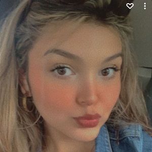 Meet your Posher, Lola